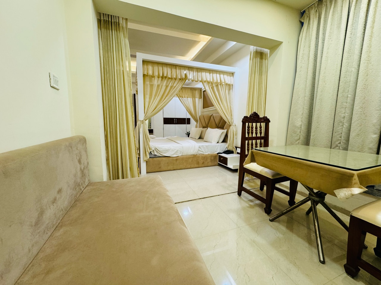 Hotel shree palace - Tap to explore photos