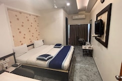 Hotel Royal Retreat, Halol