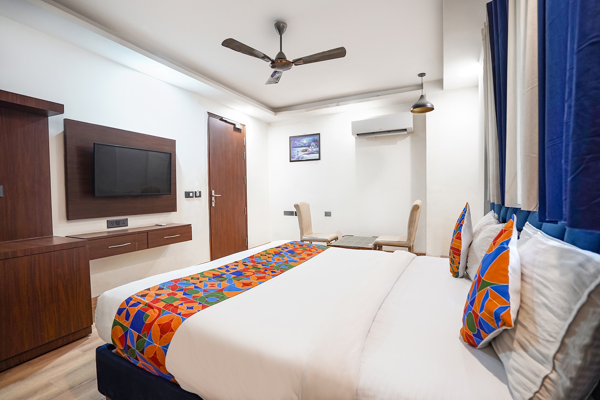 FabHotel Golden Eye Inn - Nehru Place Market - Tap to explore photos