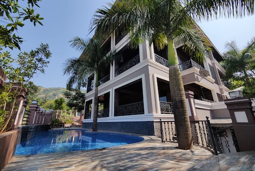 Waterfront 7BHK Luxurious Villa with Pvt Pool By Aashiyaanaa