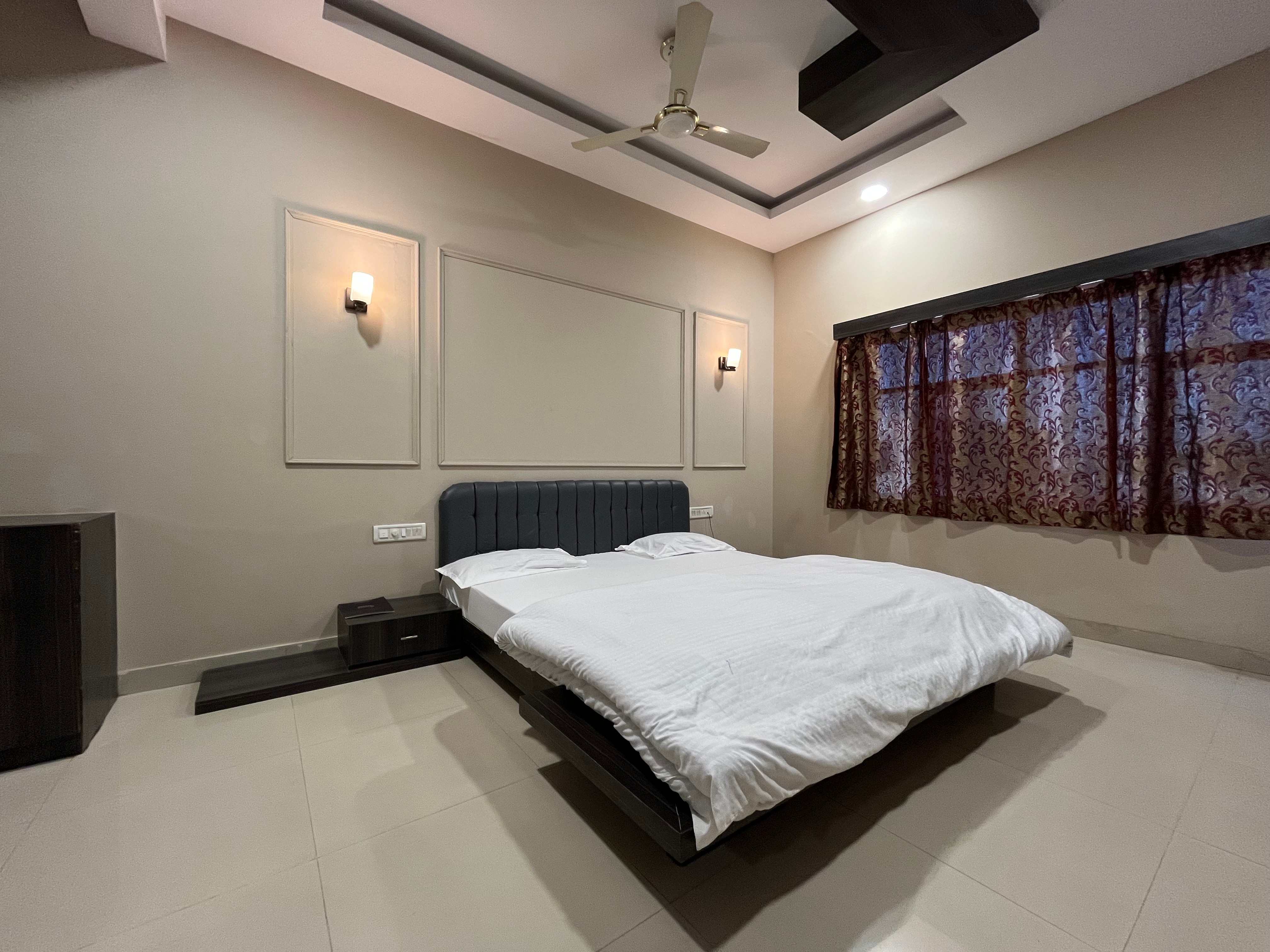 Hotel Ujala Palace - Tap to explore photos