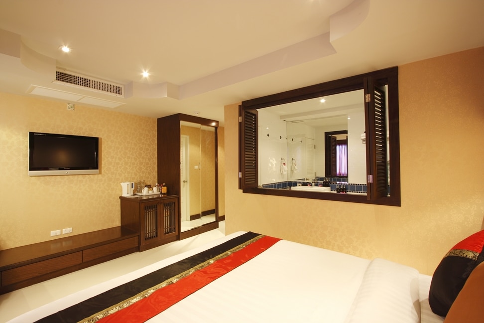 Rayaburi Hotel Patong - Tap to explore photos
