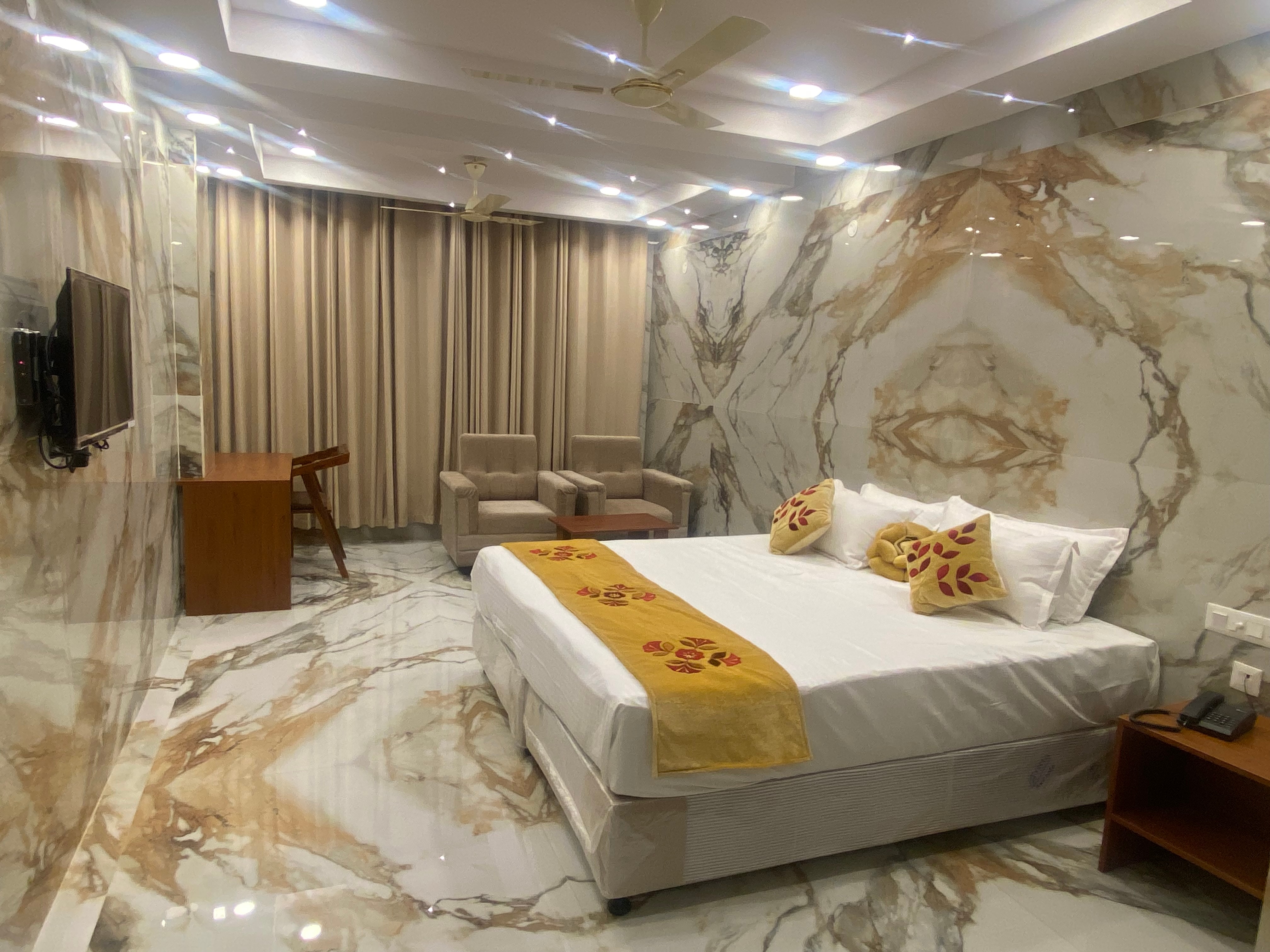 Hotel Sri Pranams Royal Grand - Tap to explore photos