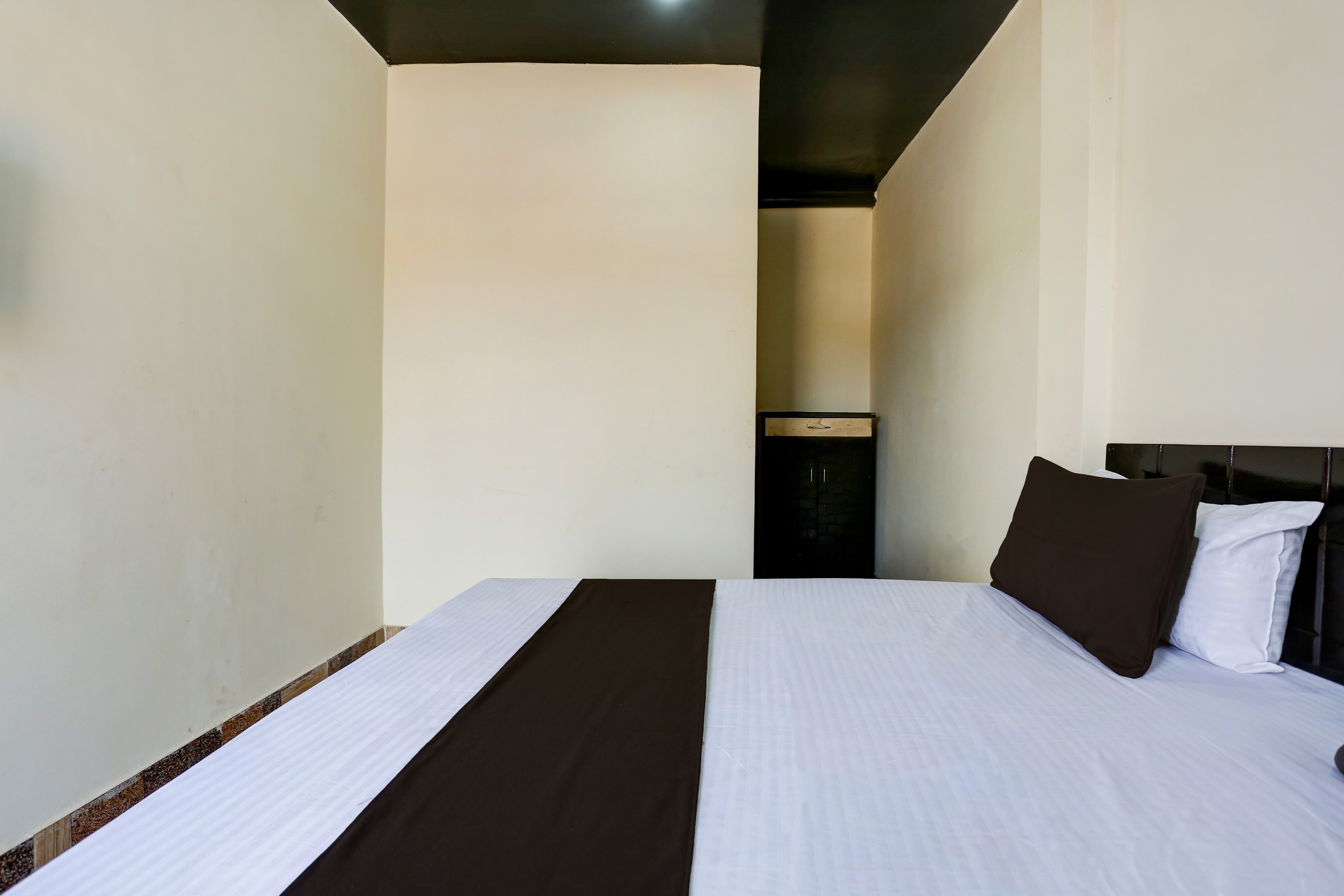 Hotel O Roadside Residency - Tap to explore photos
