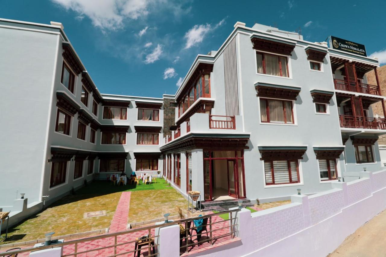 Hotel Crown Himalaya - Tap to explore photos