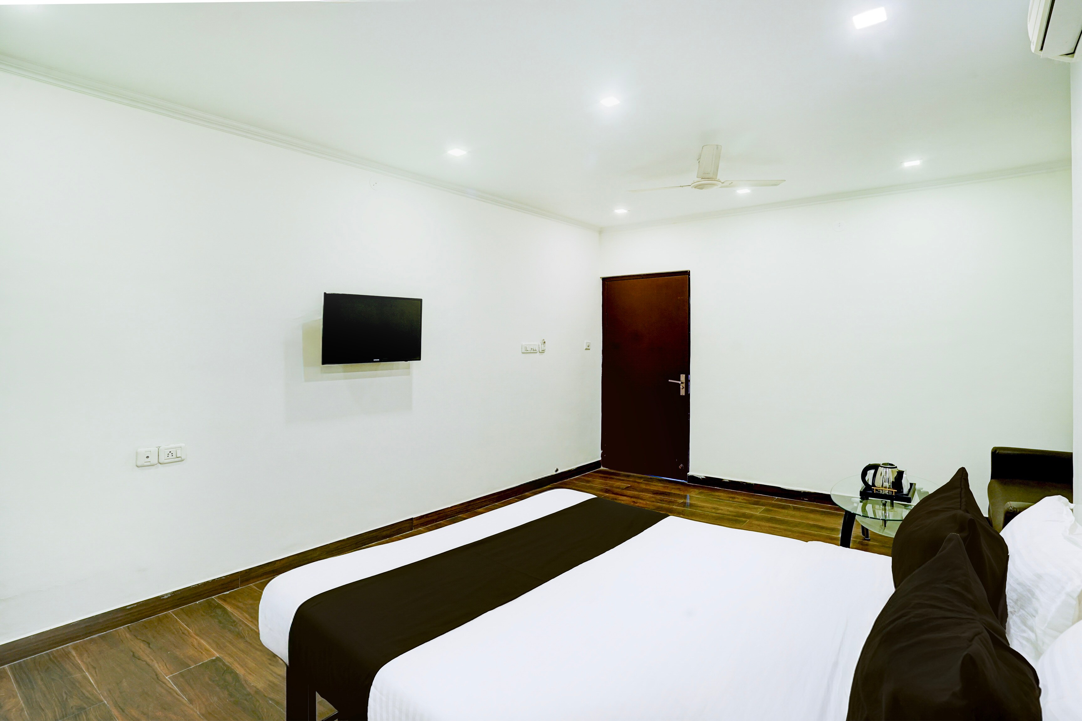 Super Townhouse Girdhar Marg Jaipur Formerly Hotel Srida - Tap to explore photos