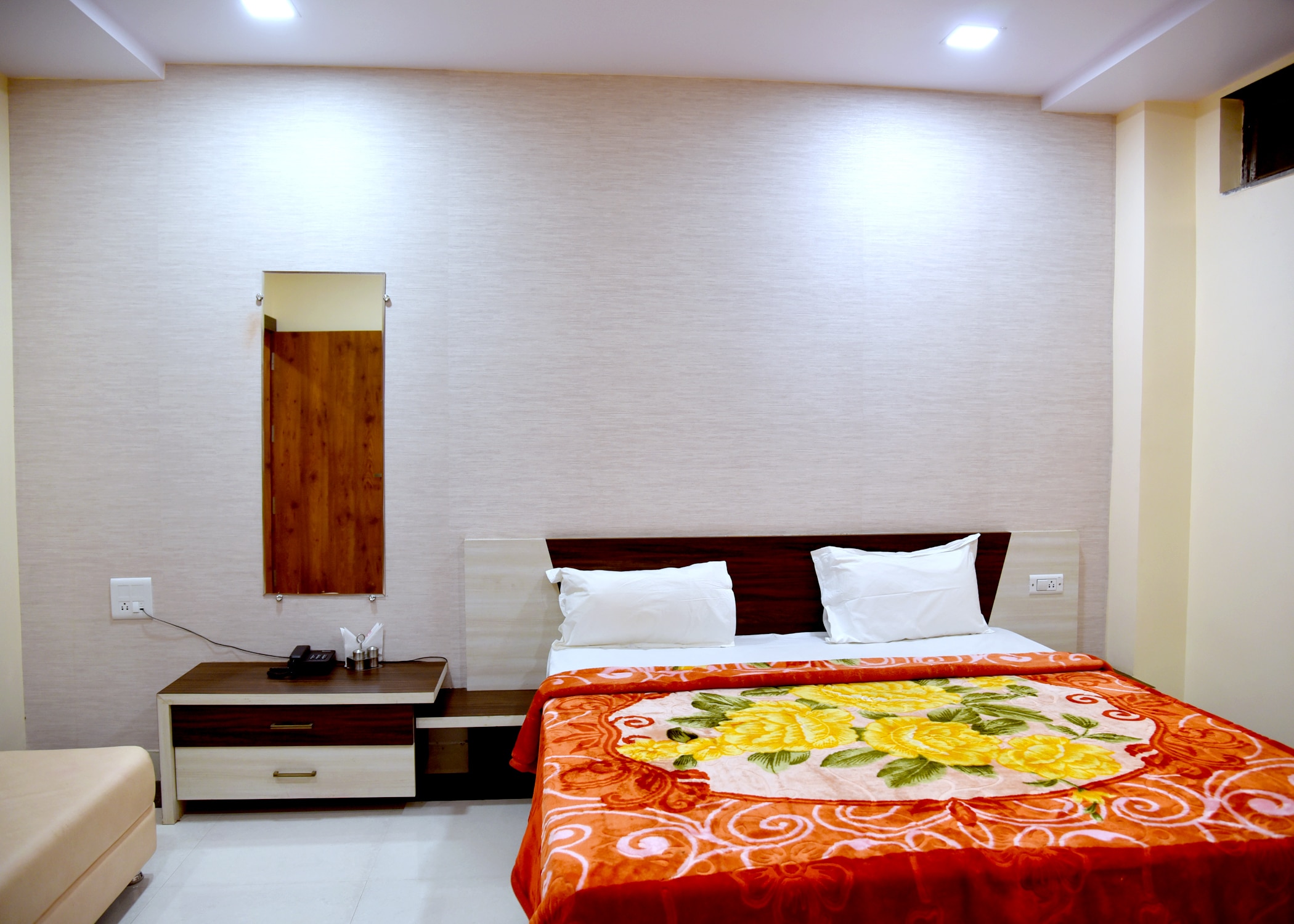 Hotel Swarat Inn - Tap to explore photos