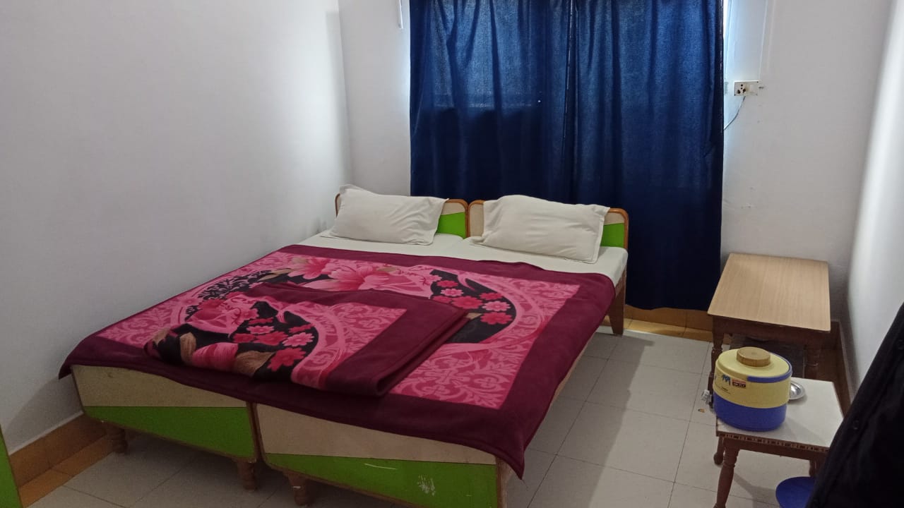Hotel Amardeep - Tap to explore photos