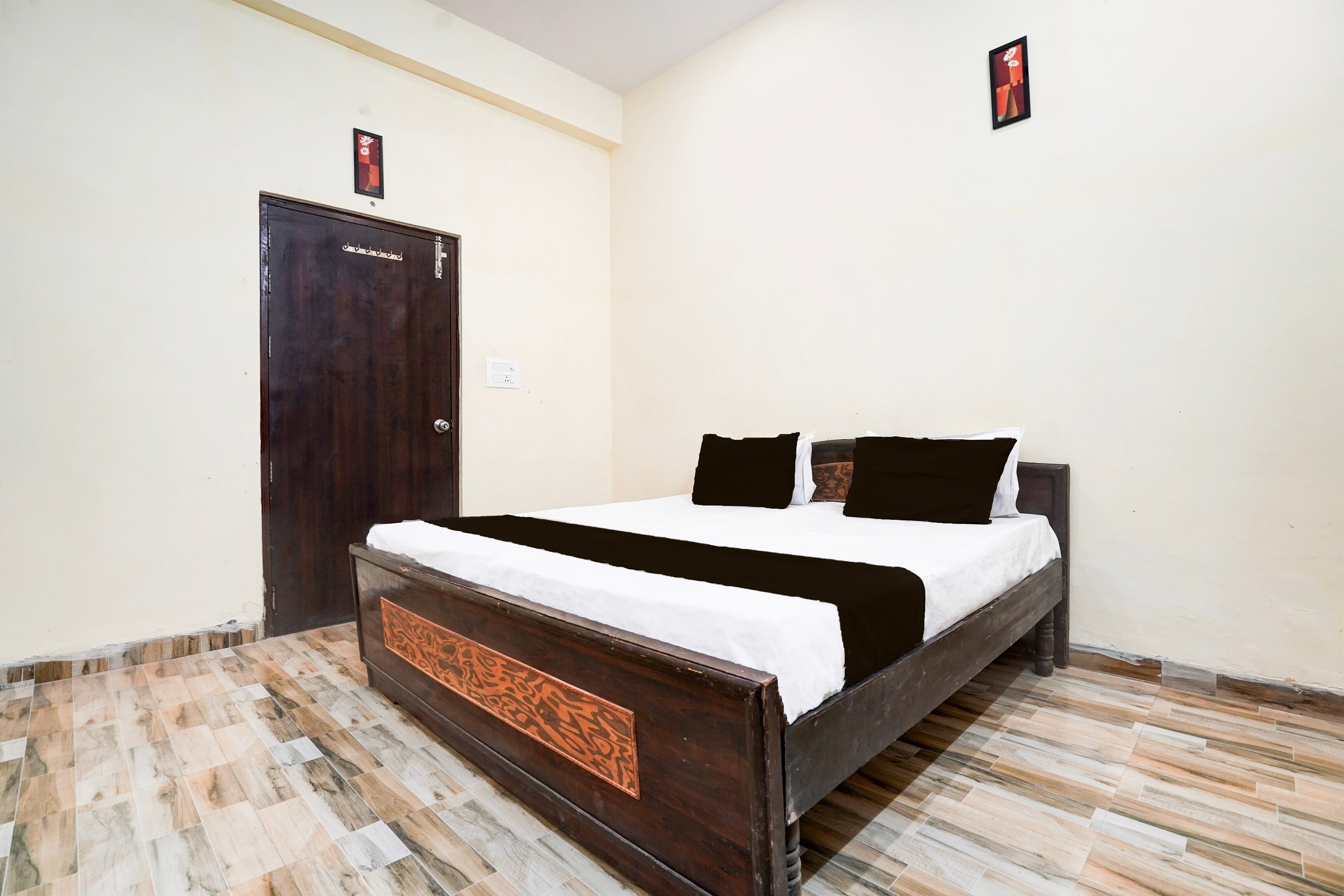 Hotel O NCR Guest House - Tap to explore photos