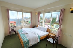 Hotel Greenwood, Lava