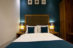 Hotel Astros , Near Kokilaben Ambani Hospital, Mumbai