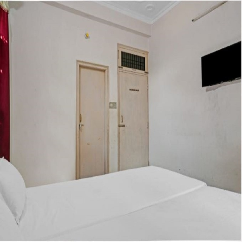 Samrat Palace Guest House - Tap to explore photos
