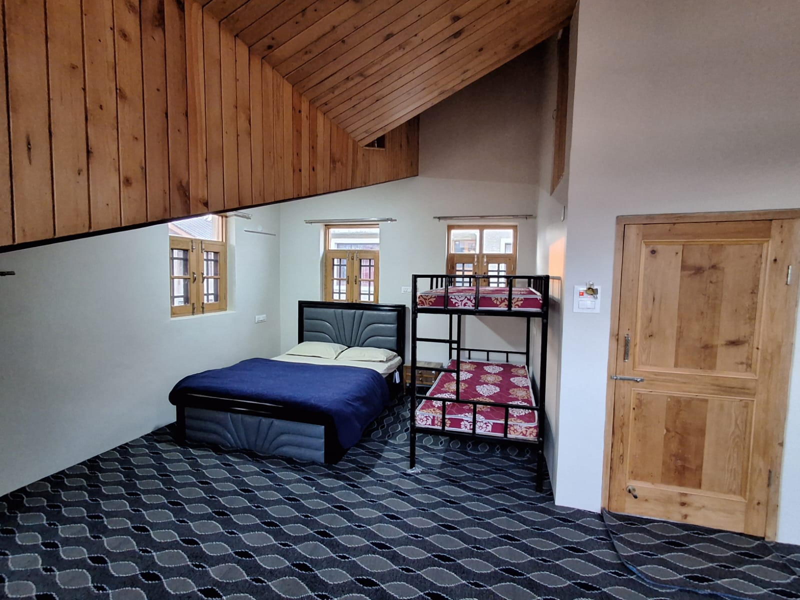 Lowood 1BK Apartments - Tap to explore photos