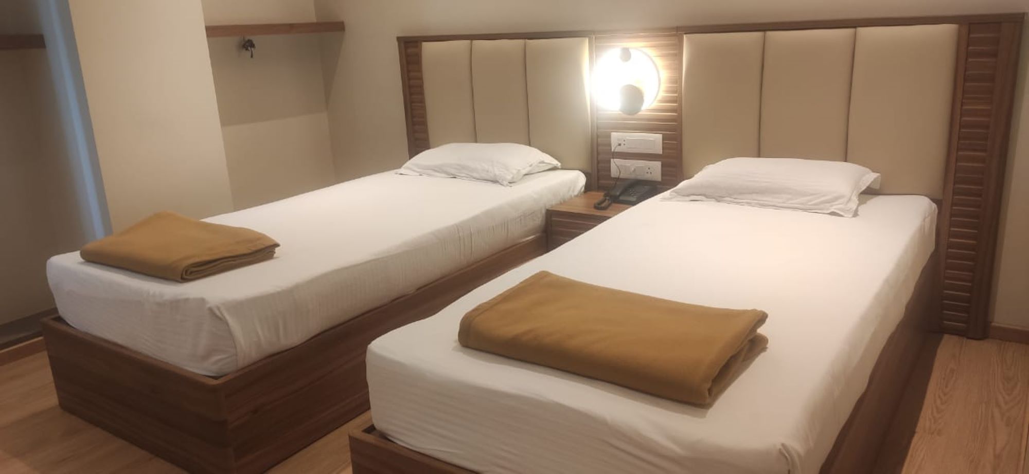 Deluxe AC Twin Bed