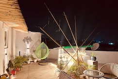 Bamboo cabin with Qutab Minar View, Delhi