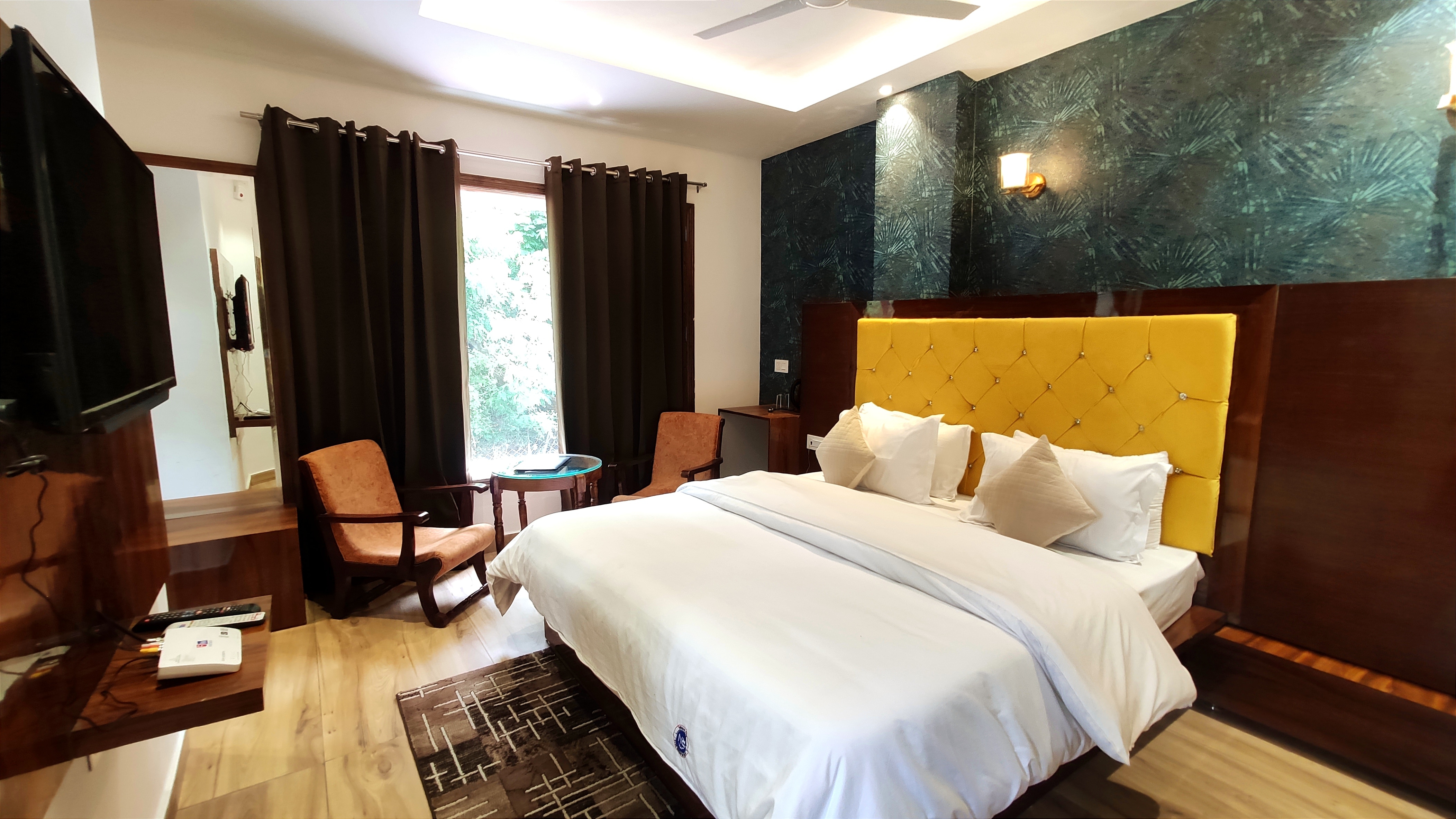Hotel Dalhousie Hills Raj Nirmal - Tap to explore photos