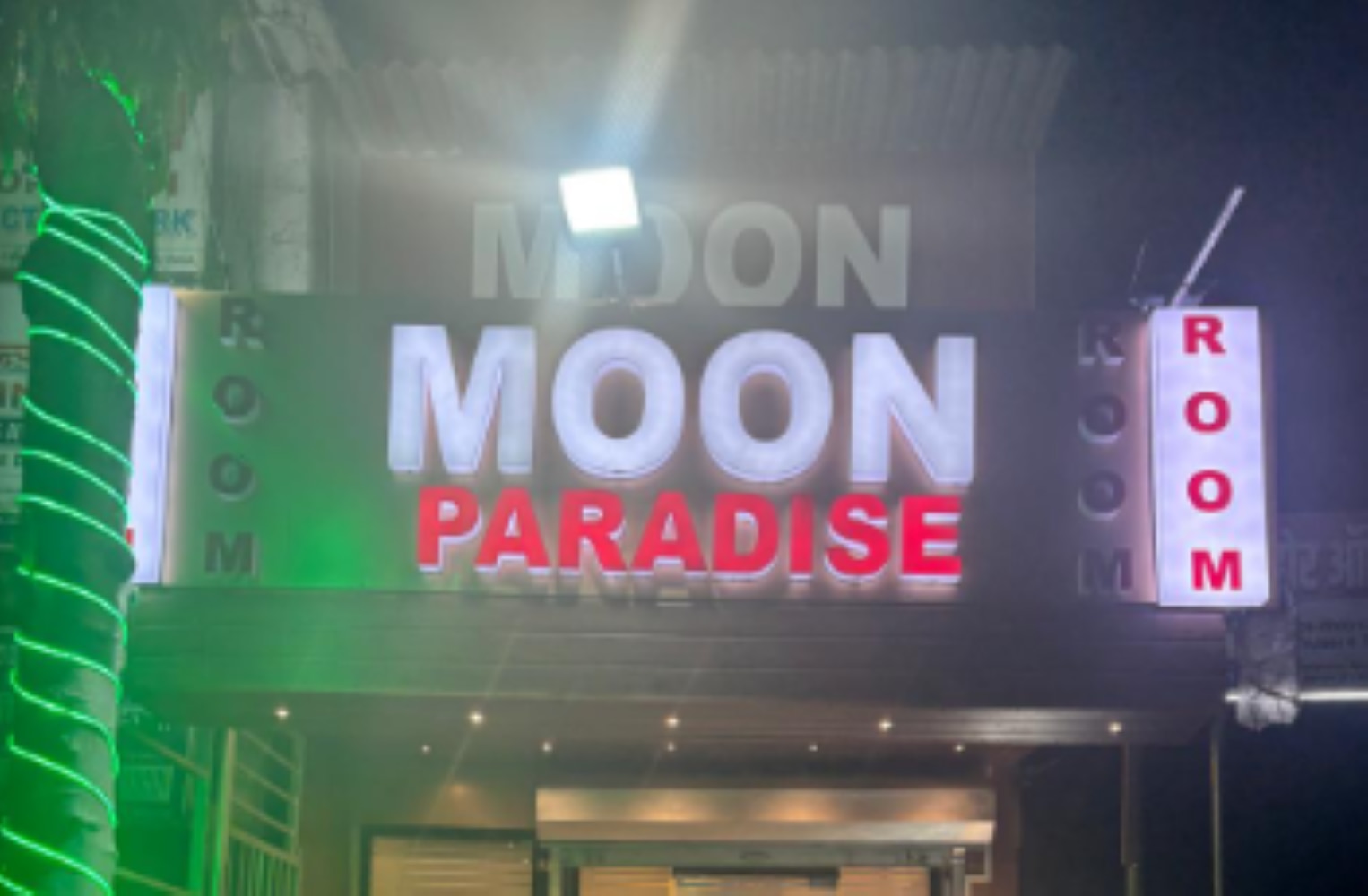 Hotel Moon Paradise - Tap to explore photos