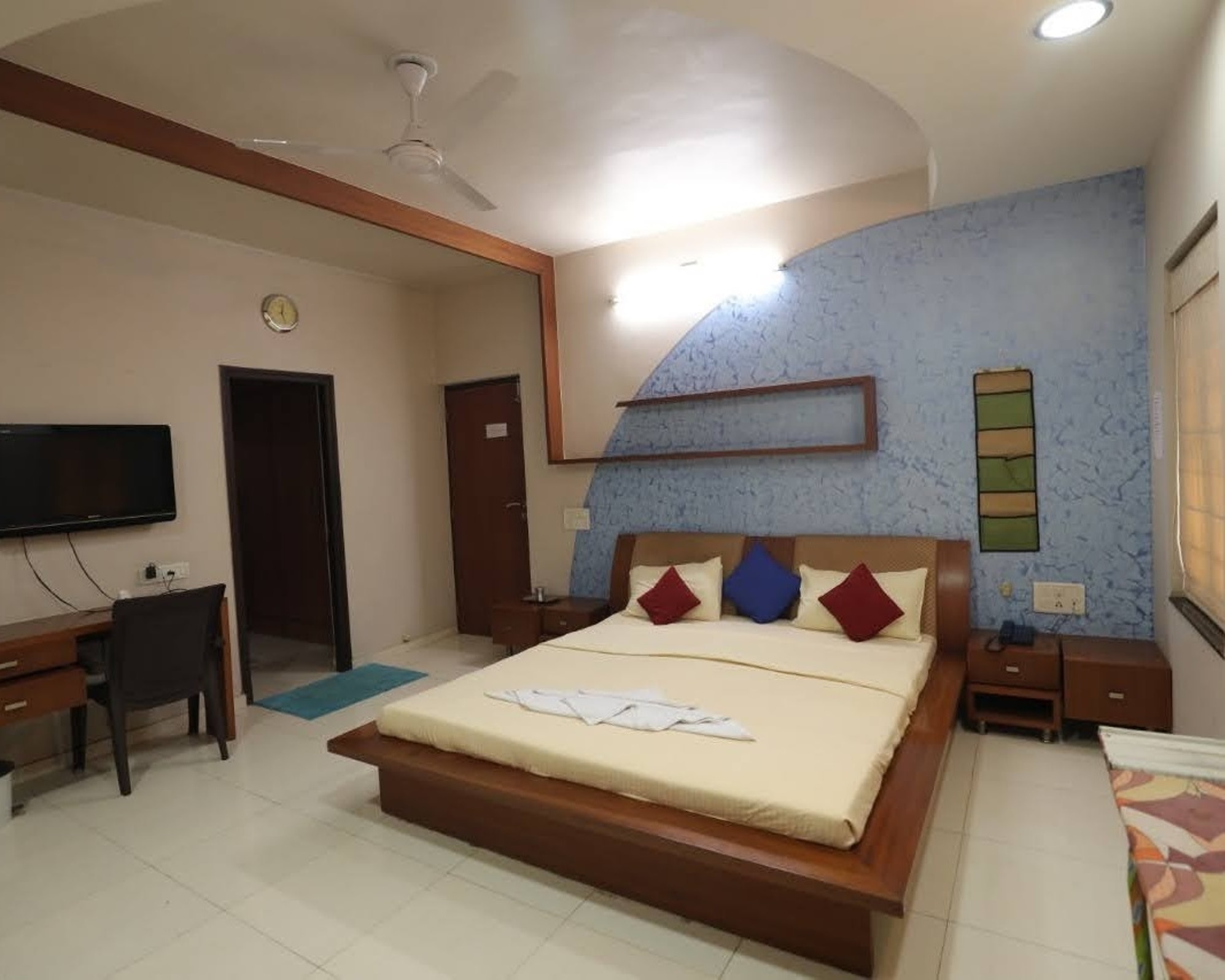 Elis Hospitality Service Parth Bungalow - Tap to explore photos