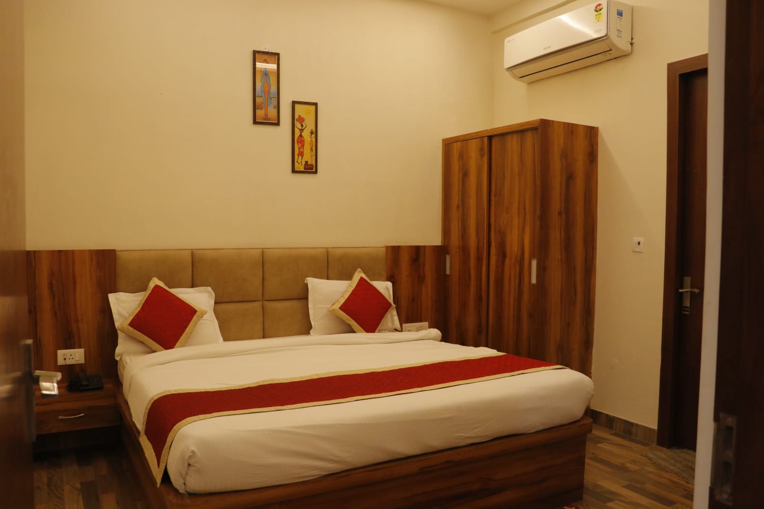 Hotel Taj Sarovar - Tap to explore photos