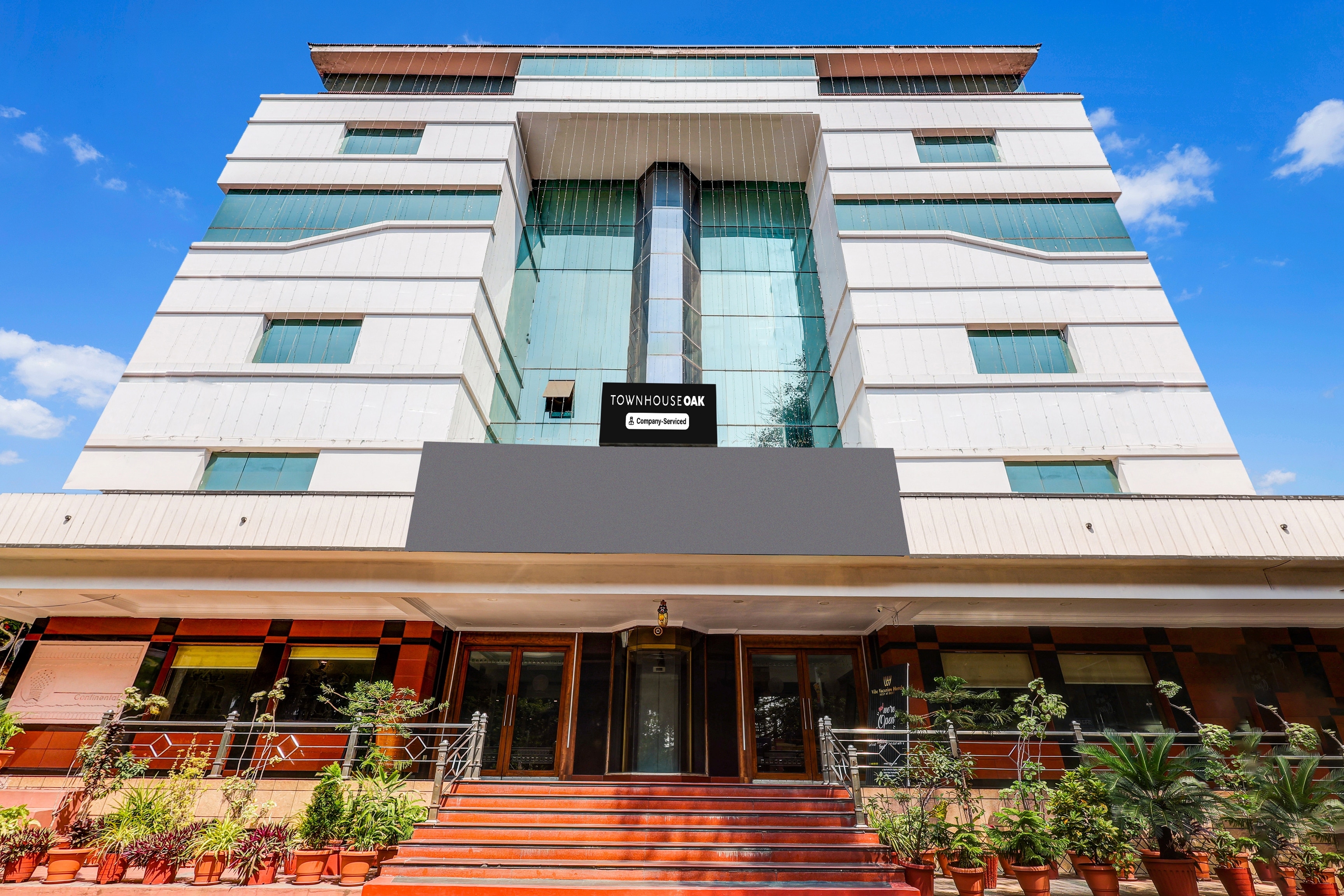 Townhouse OAK Vibe Vacation Hotels - Tap to explore photos