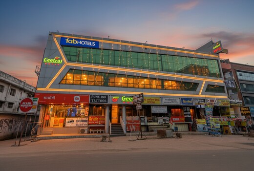 FabHotel Geetraj Palace