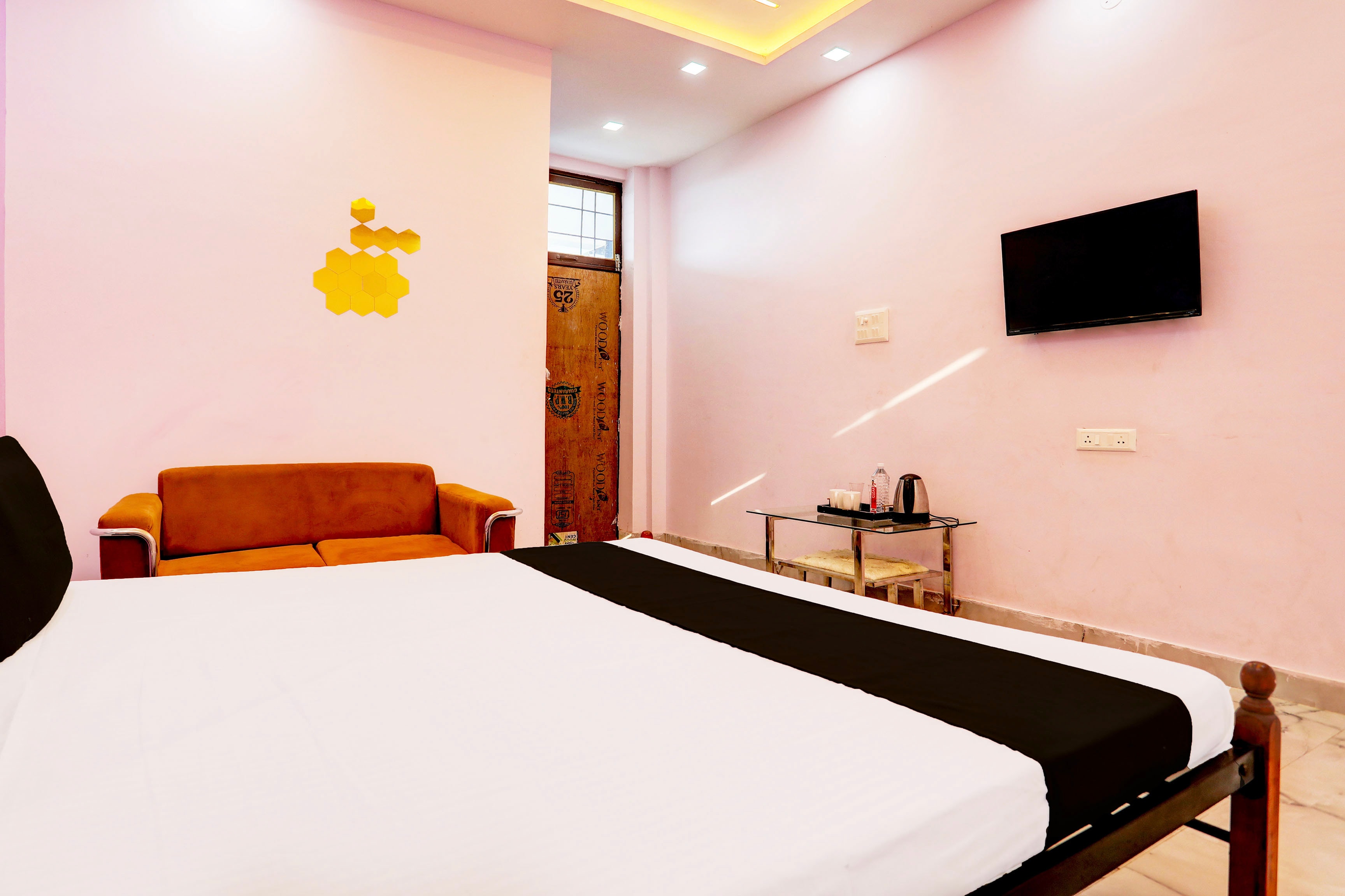 Hotel O RAJENDRA PALACE - Tap to explore photos