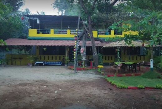 Seafront Beach Cottage - Akshi, Alibaug