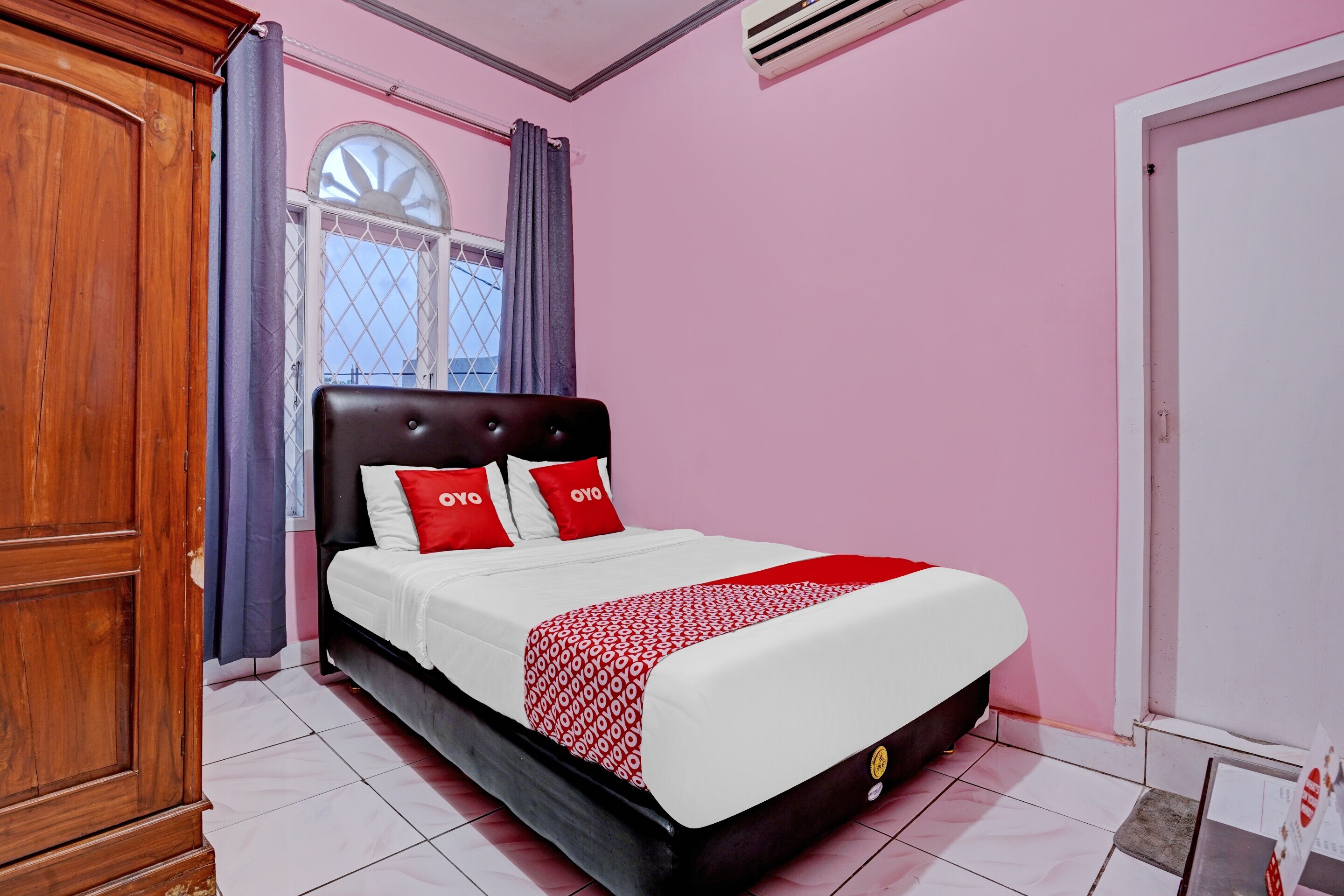 OYO 90289 Lestari Syariah Homestay - Tap to explore photos