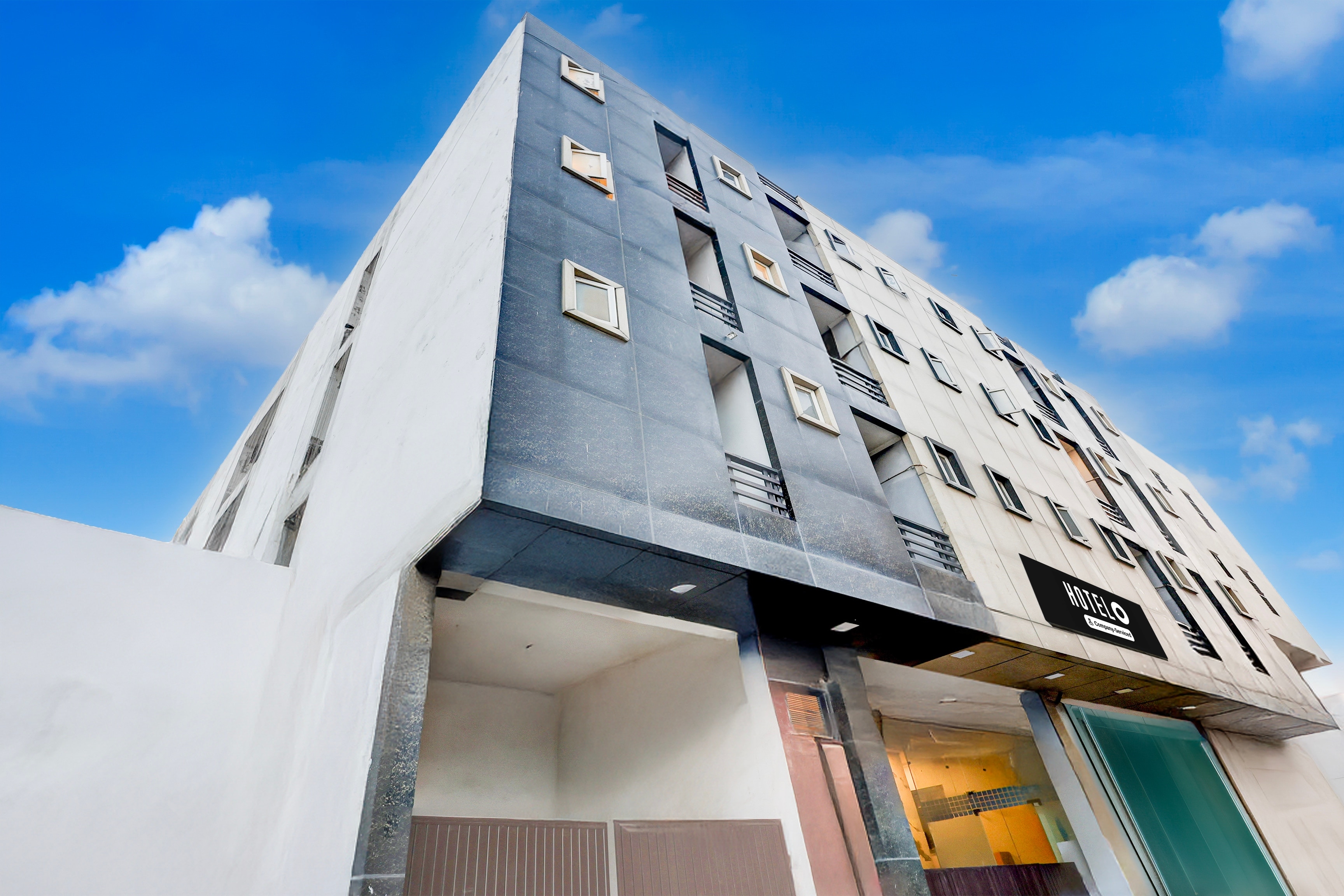 Super Hotel O Rangpuri Mahipalpur - Tap to explore photos