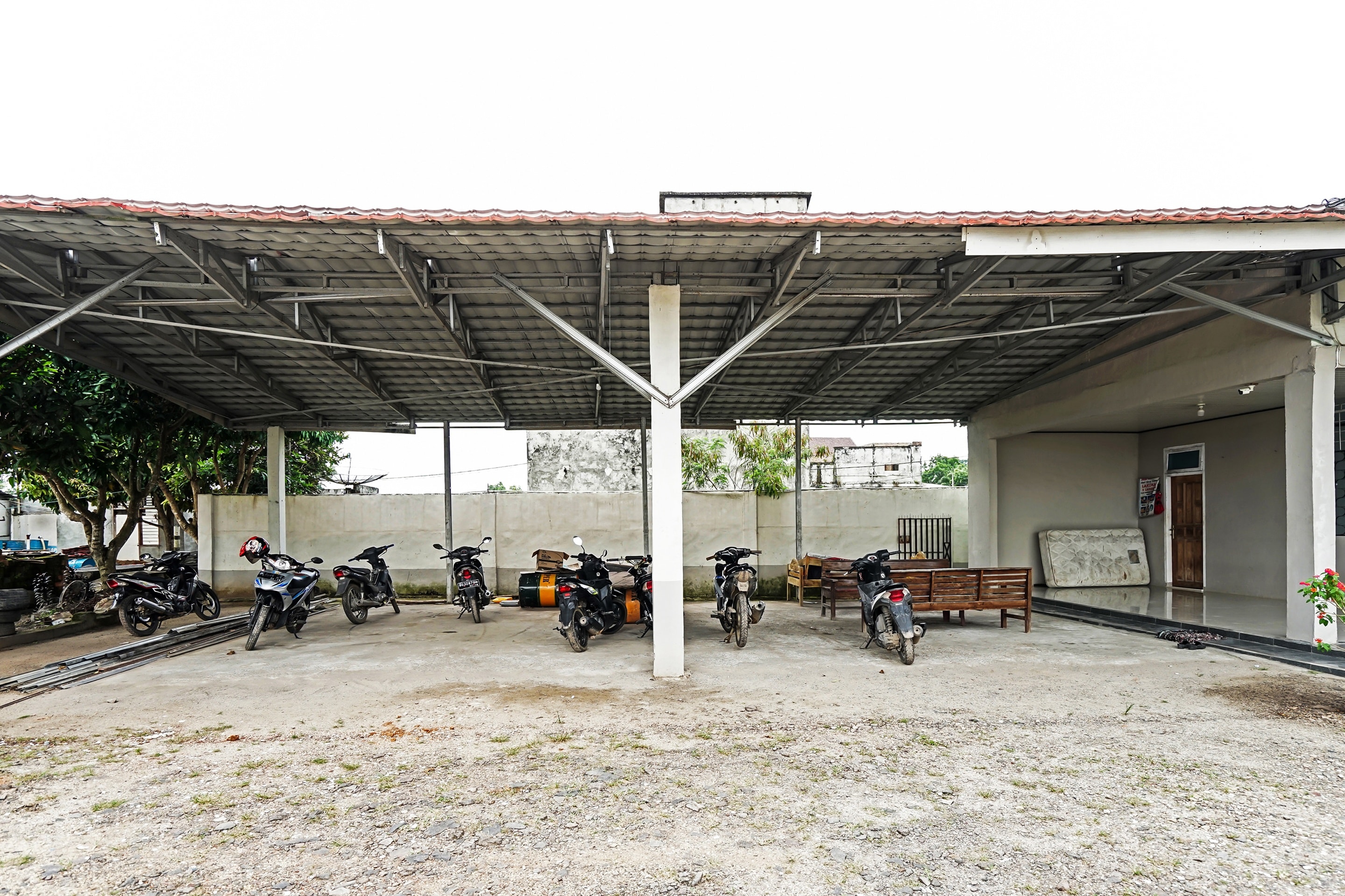 OYO 91184 Penginapan Indah Permai Syariah - Tap to explore photos