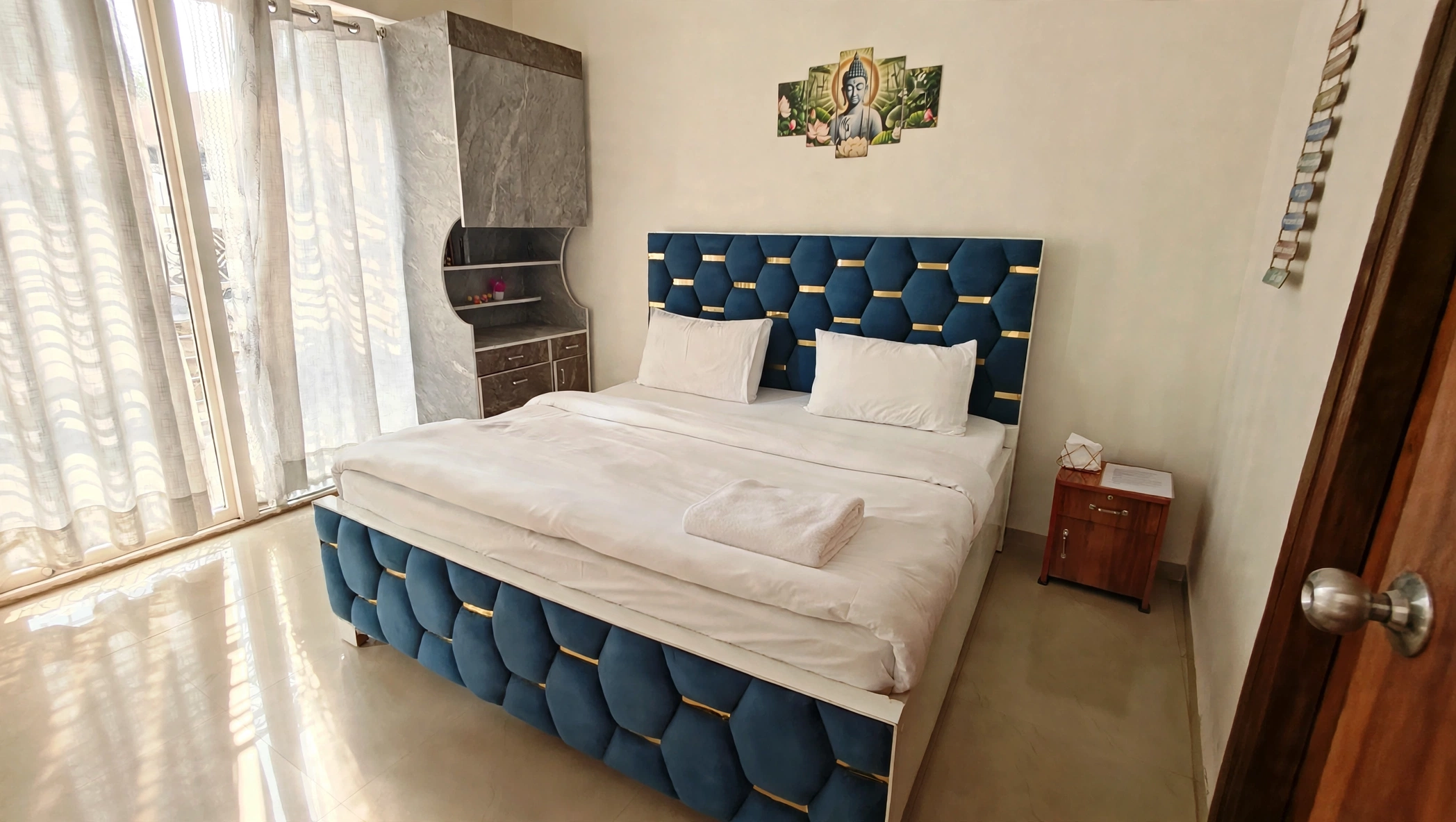 Cozy Private Room & Bath-Pool, WiFi & Caring Hosts, Greater Noida