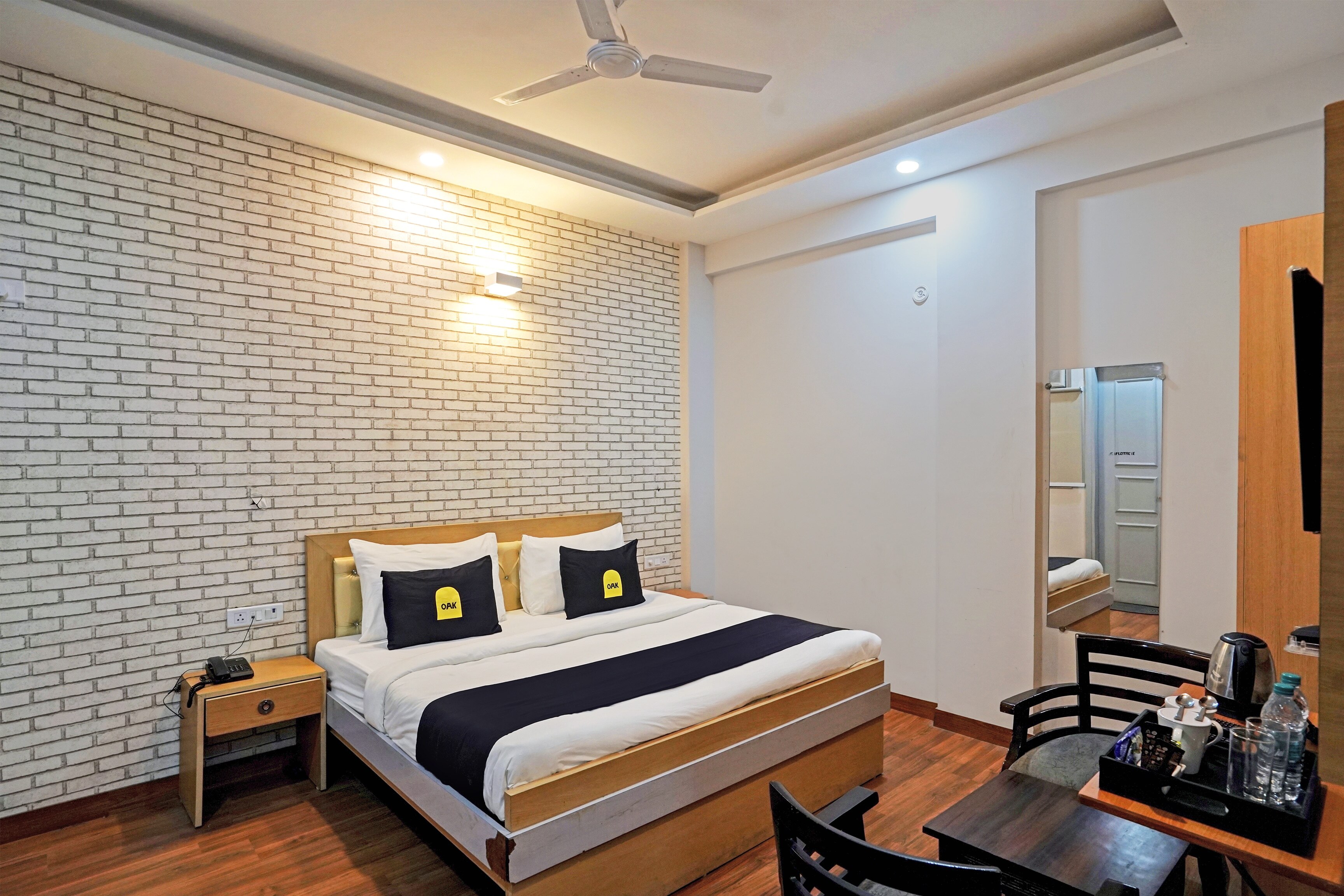 Townhouse OAK Culture Hotel & restaurant - Tap to explore photos