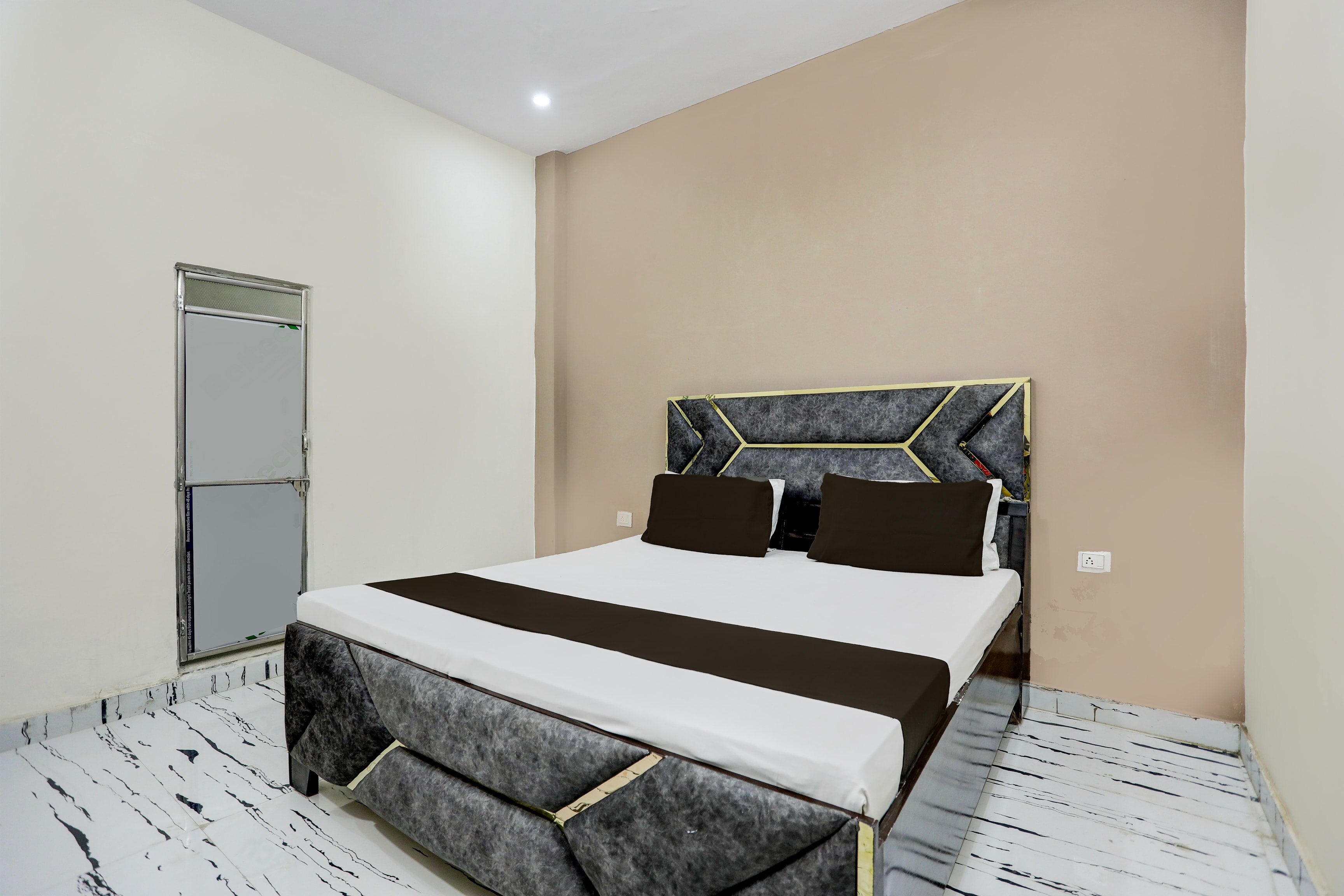 Hotel O The Happy Homestay - Tap to explore photos