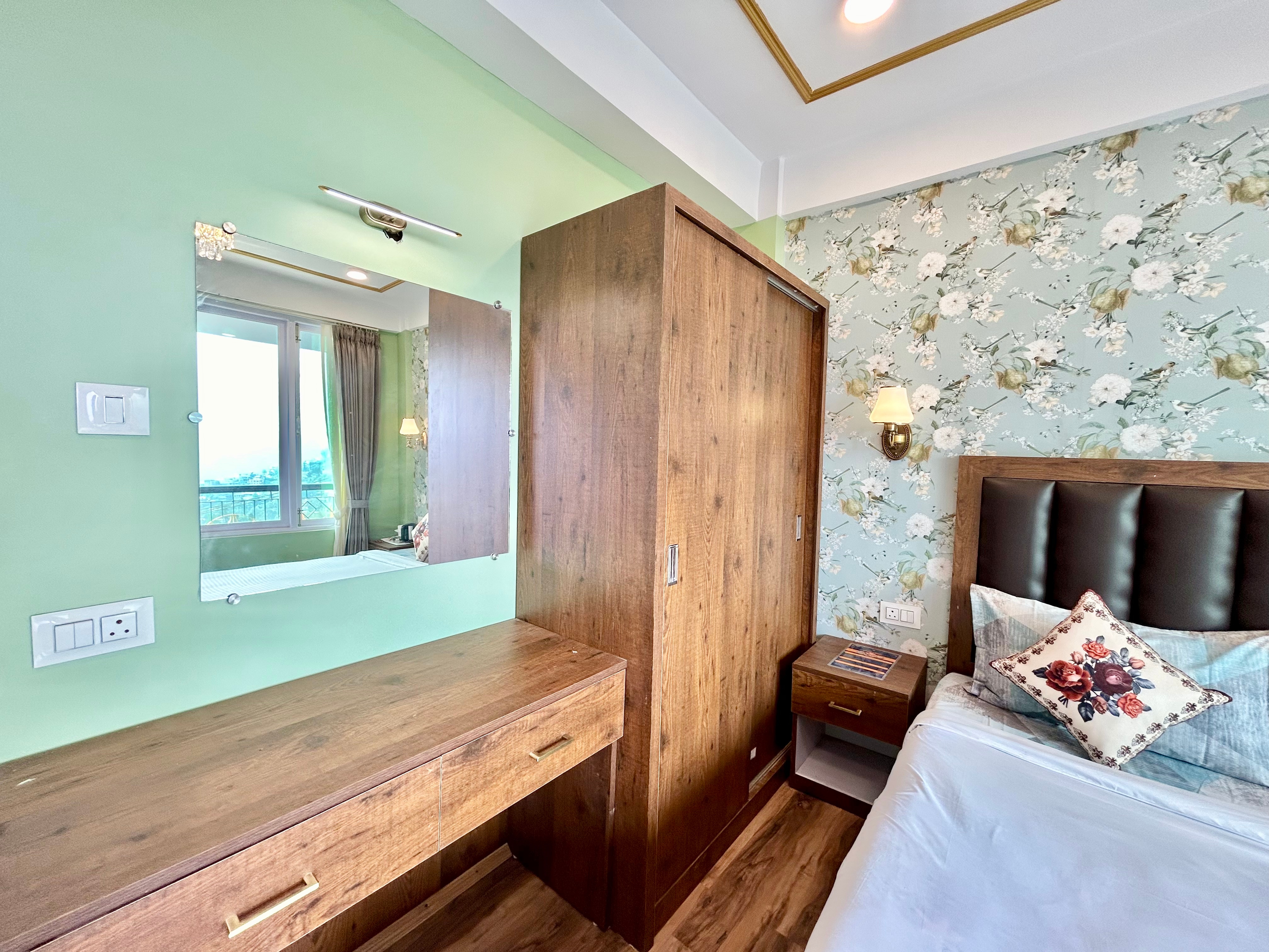 Yepplo Mountain View Luxury Rooms in the heart of Darjeeling - Tap to explore photos