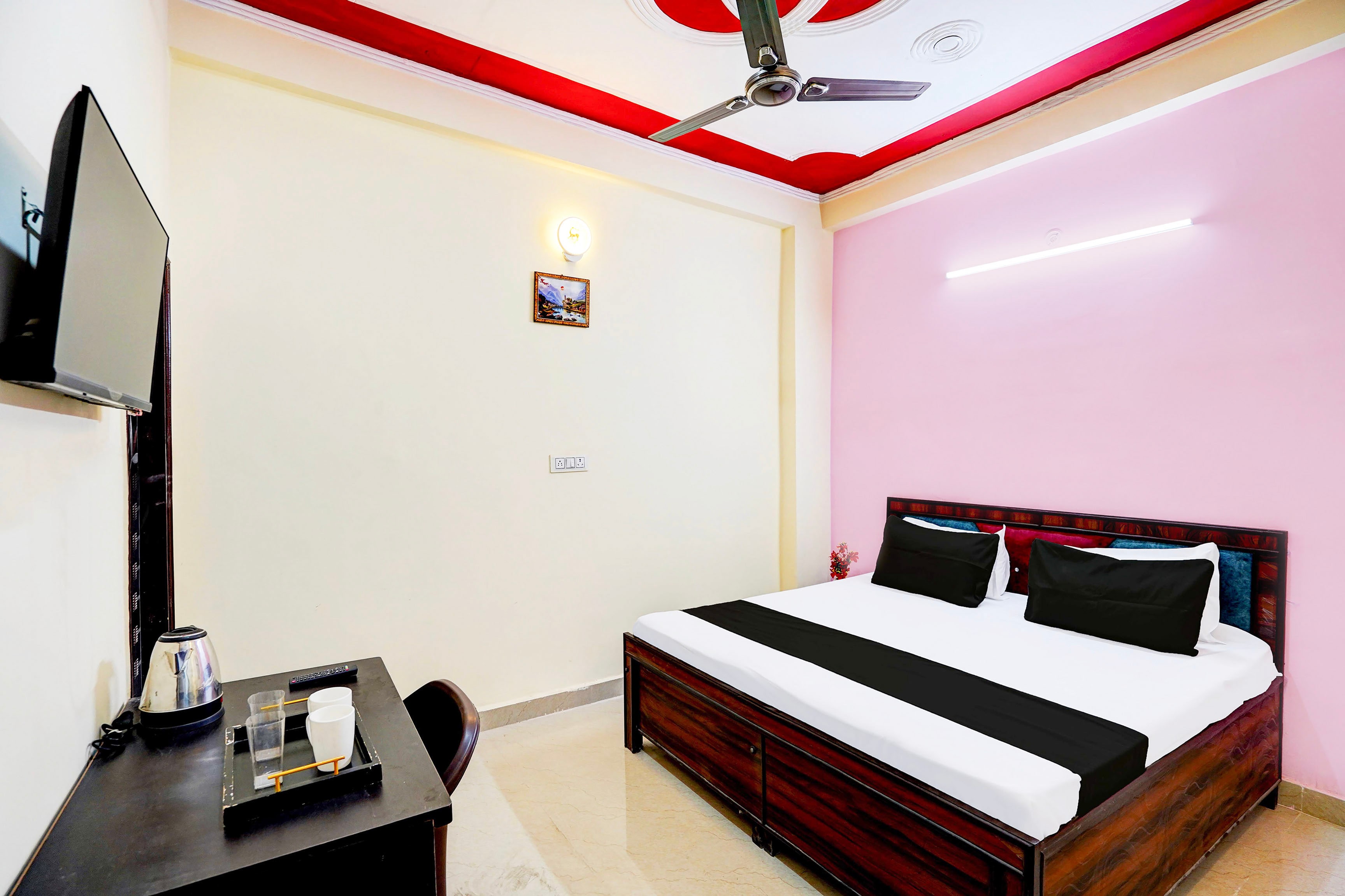 Hotel O S S Guest House - Tap to explore photos