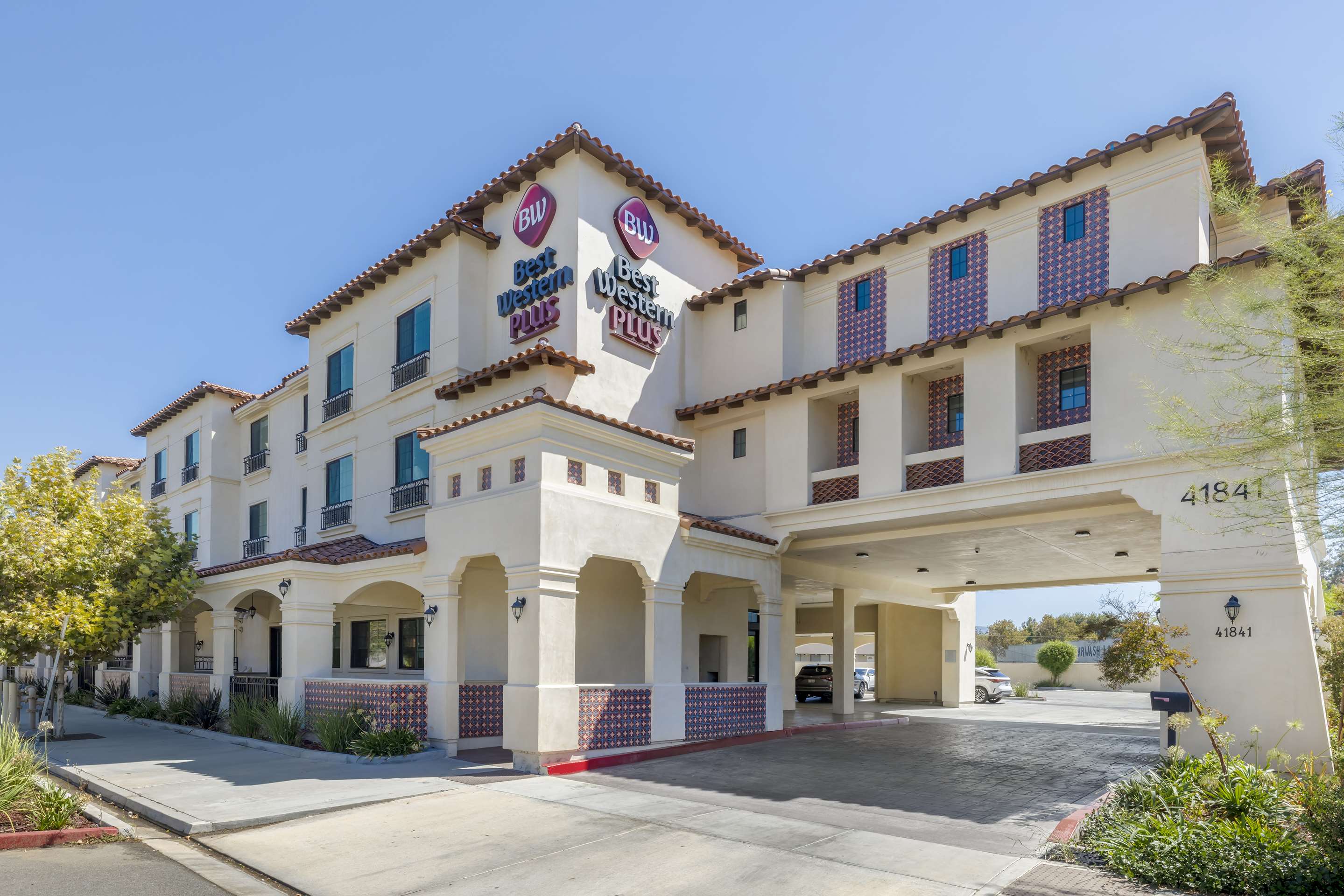 Best Western Plus Temecula Wine Country Hotel &Suites - Tap to explore photos