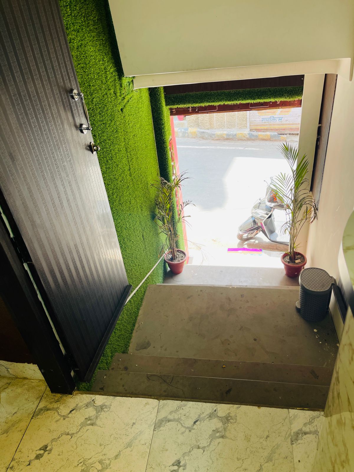 Aadya Guest House Varanasi - Tap to explore photos