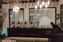 Wave the food plaza hotel and restaurant, Chandausi