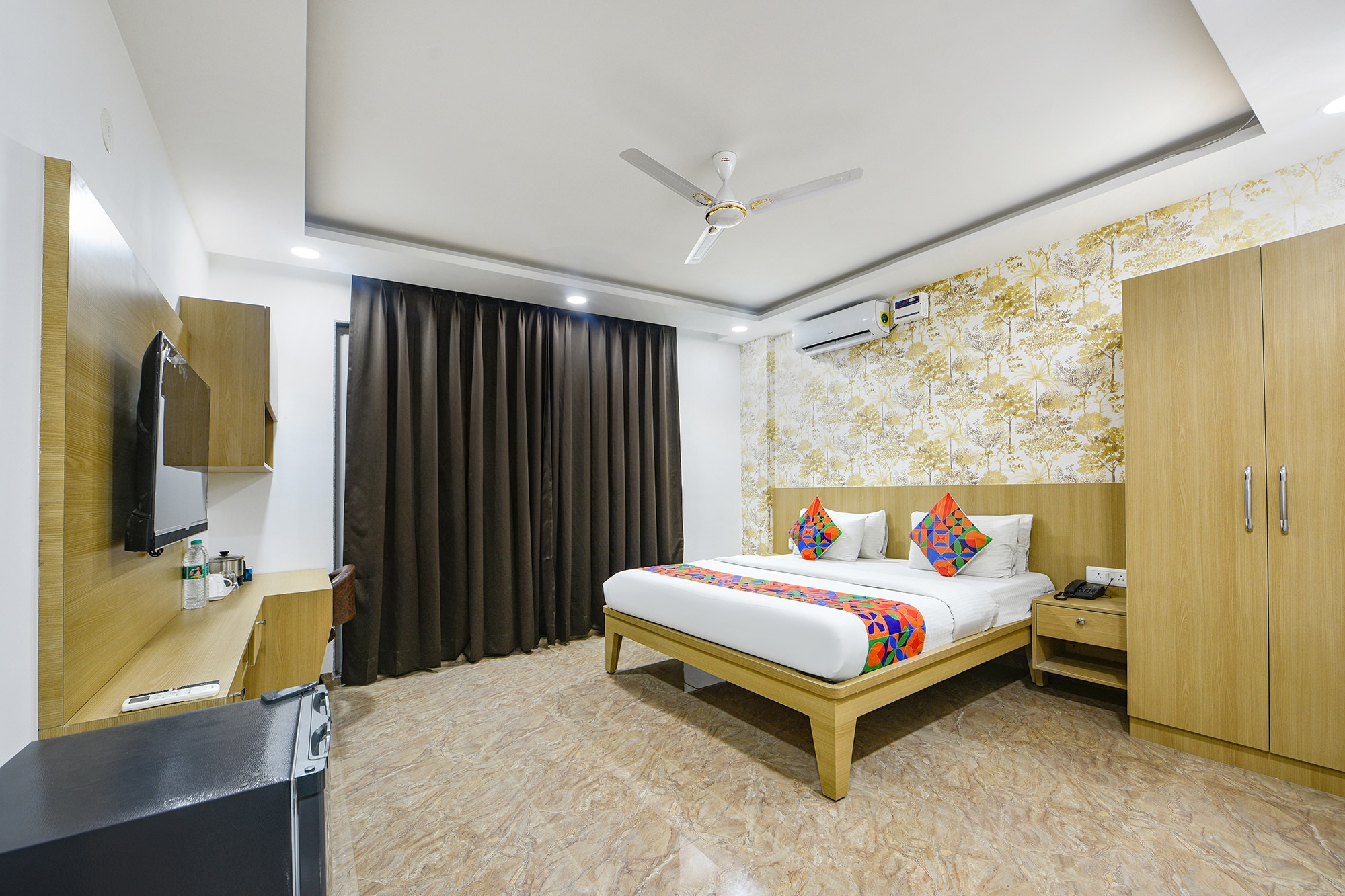 FabHotel Luxe 8 Stayz - Tap to explore photos