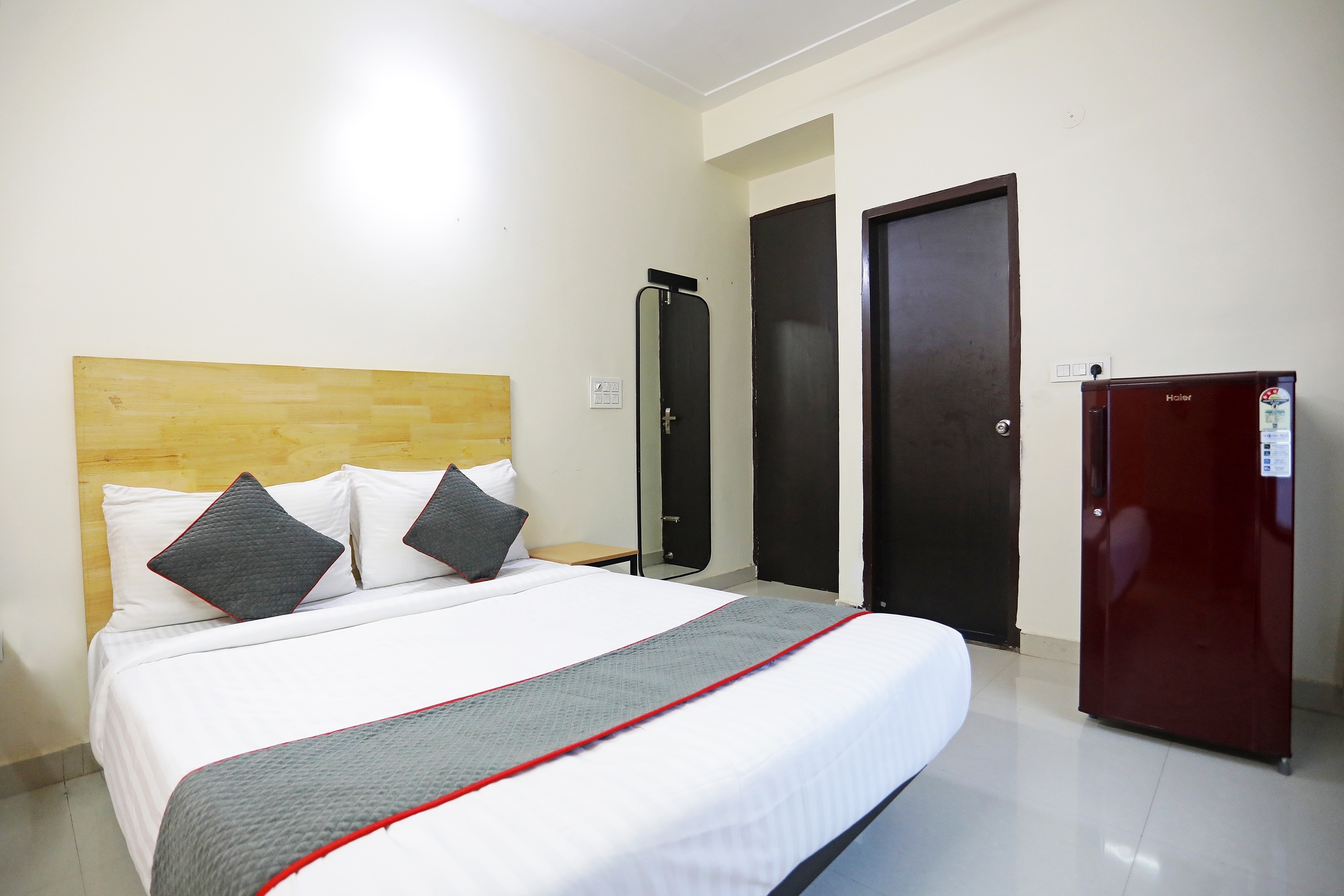 Super Townhouse Cloud Bay, Near Genpact, Sector-69, Gurgaon - Tap to explore photos