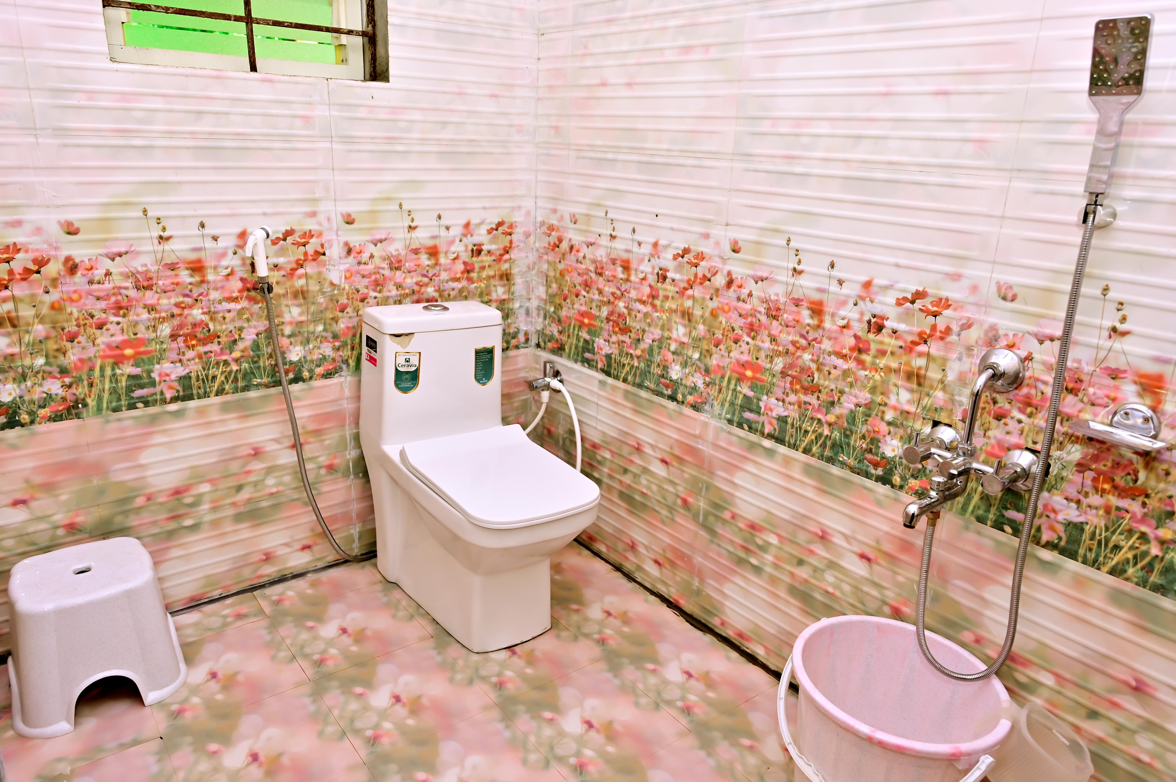 Royal Palace Home Stay - Tap to explore photos