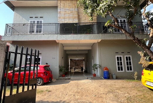 OYO 93137 Kost Maharaja