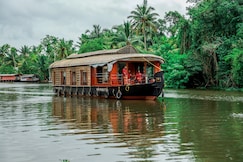 Grand Villa Houseboat, Kumarakom