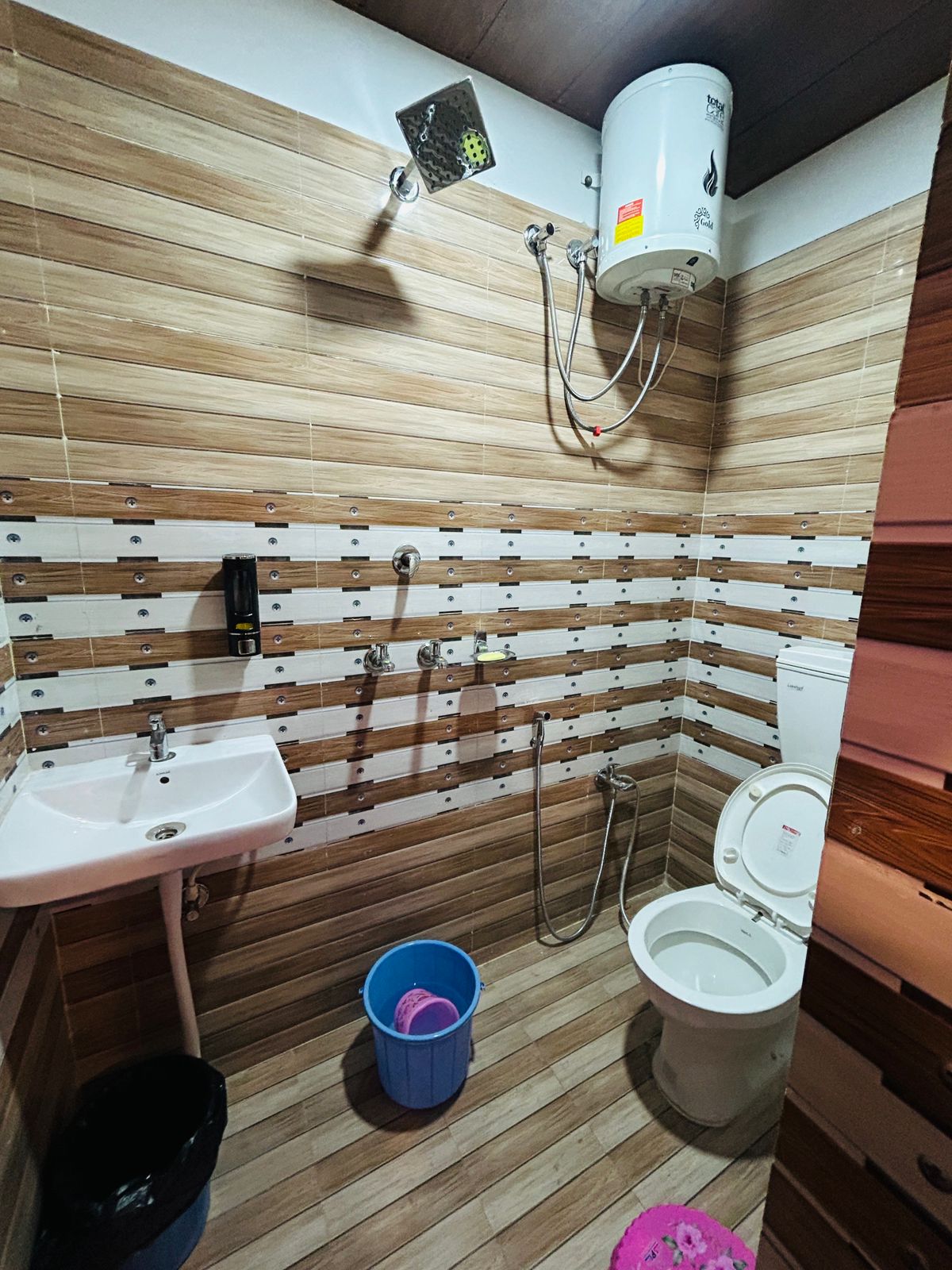 Kumari Guest House - Tap to explore photos