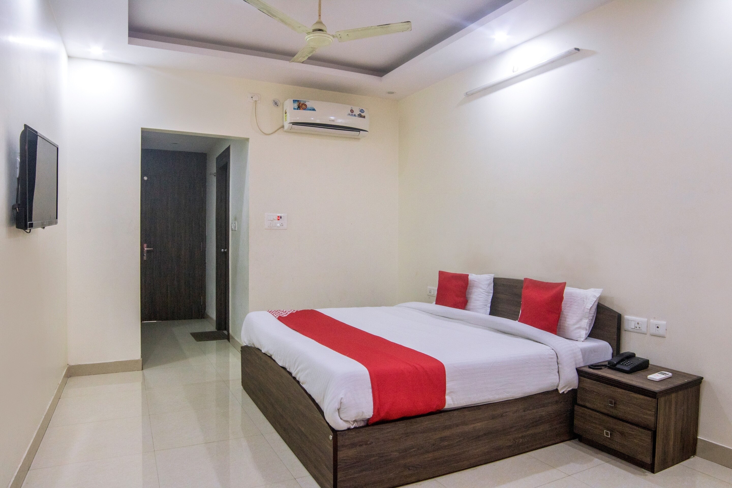 Hotel O Shivalaya - Tap to explore photos