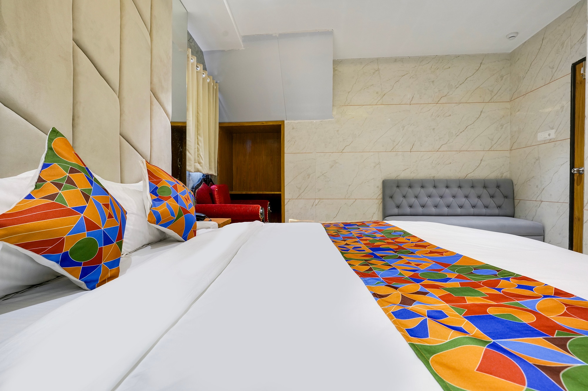 FabHotel Regal Residency - Nr. BKC - Tap to explore photos