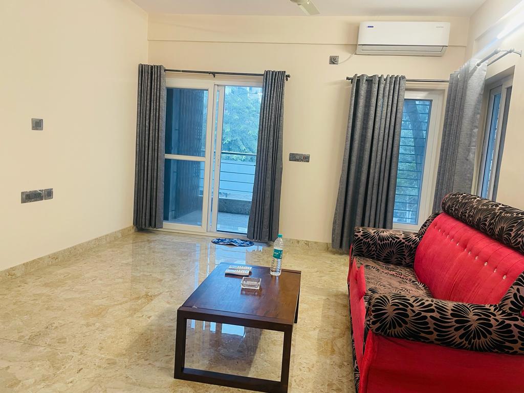 Djourney Hospitalities 1BF3 A luxury 3BHK in the city - Tap to explore photos