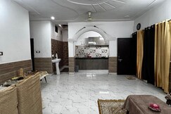 UP32 Homestay - nearby Medanta  Lulu PGI Airport, Lucknow