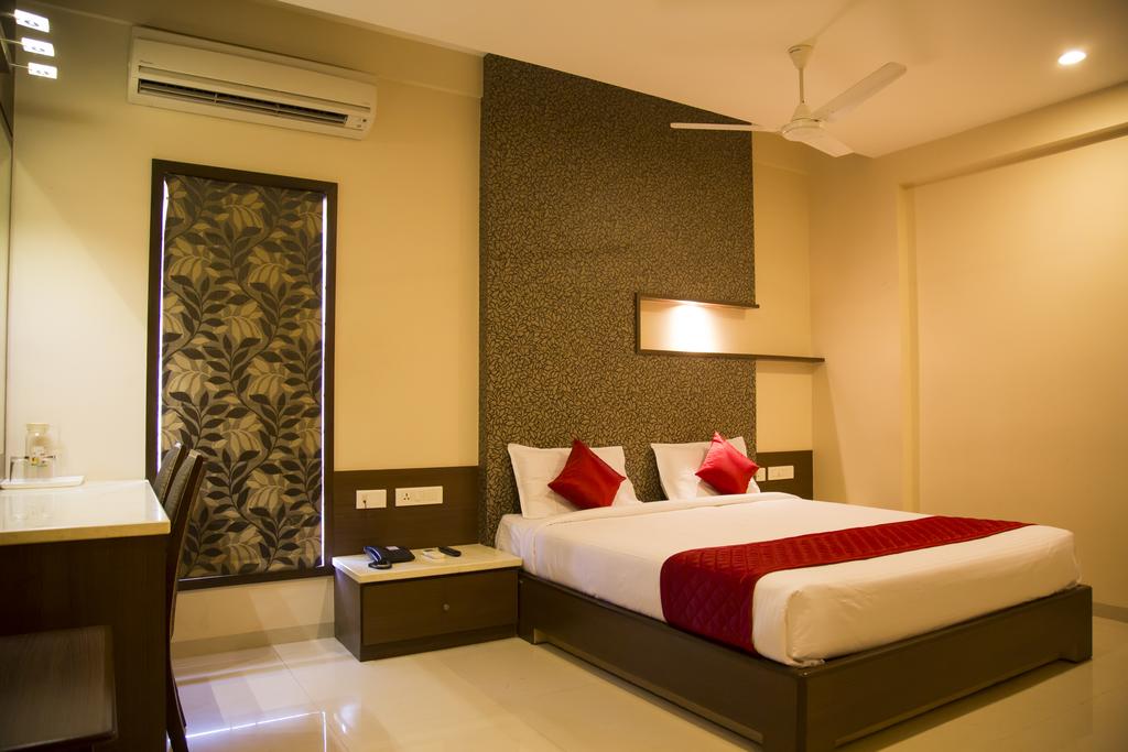 HOTEL SRI SAKTHI  - Tap to explore photos