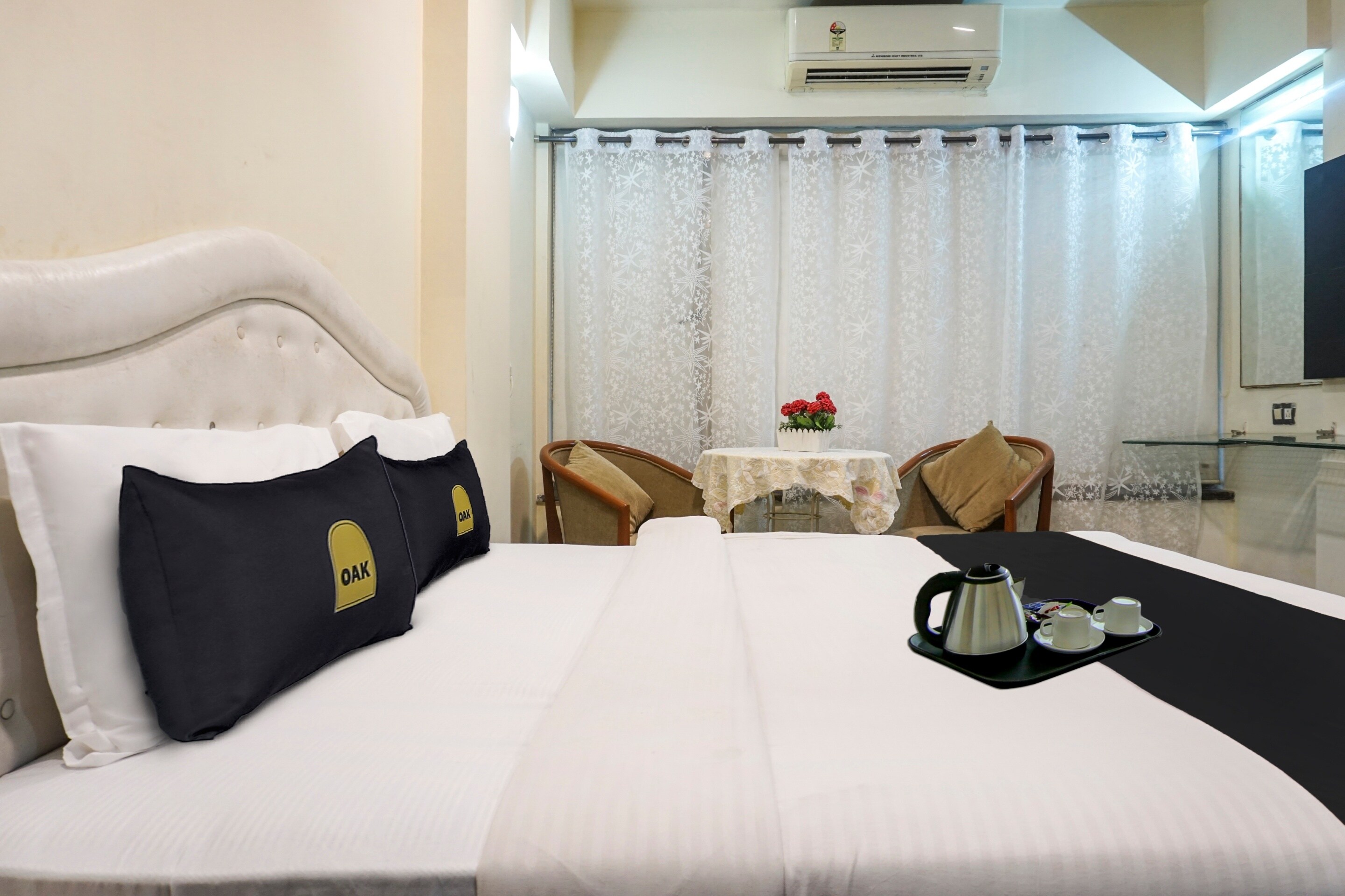 Townhouse OAK SR Hotel wakad - Tap to explore photos